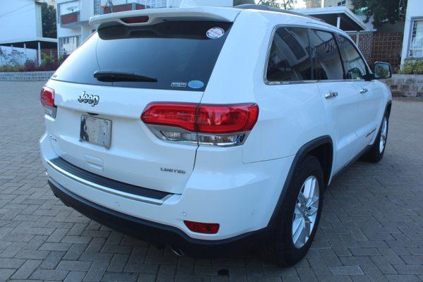 Jeep Grand Cherokee Limited 3.6 V6 Sunroof 2017 90,000 Kms - Image 3