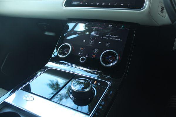 Range Rover Velar R Dynamic 250S AWD 2018 Glass roof 38,000 Kms - Image 6