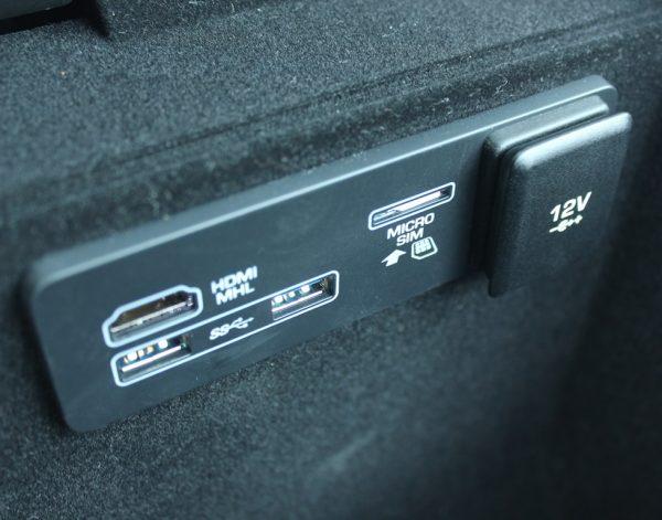 Range Rover Velar R Dynamic 250S AWD 2018 Glass roof 38,000 Kms - Image 8