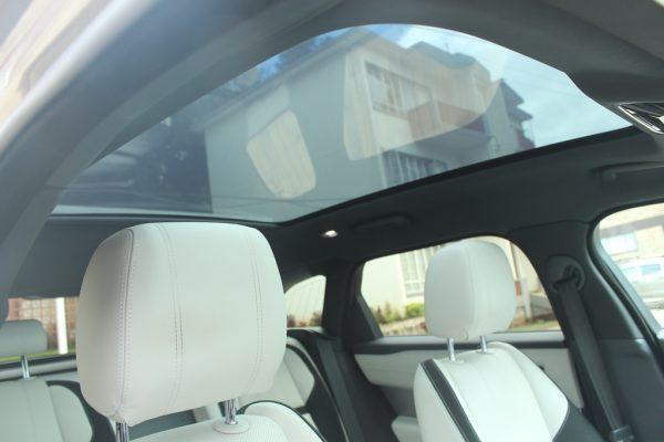 Range Rover Velar R Dynamic 250S AWD 2018 Glass roof 38,000 Kms - Image 9