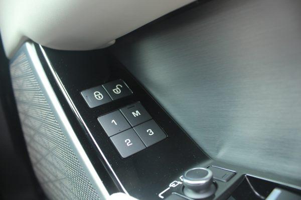 Range Rover Velar R Dynamic 250S AWD 2018 Glass roof 38,000 Kms - Image 14