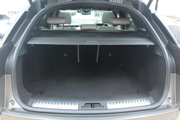 Range Rover Velar R Dynamic 250S AWD 2018 Glass roof 38,000 Kms - Image 17