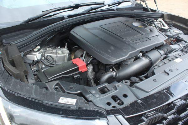 Range Rover Velar R Dynamic 250S AWD 2018 Glass roof 38,000 Kms - Image 23
