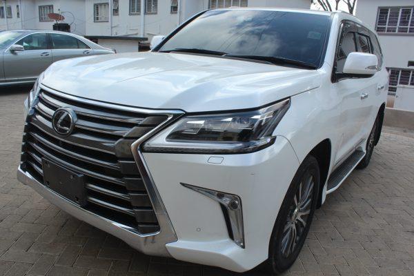 Lexus LX570 Brown Leather Sunroof 2016 20,000 Kms - Image 2