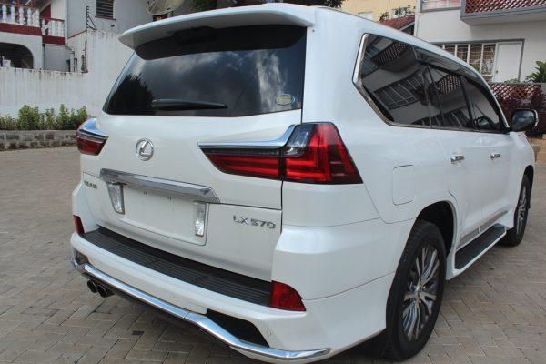 Lexus LX570 Brown Leather Sunroof 2016 20,000 Kms - Image 3