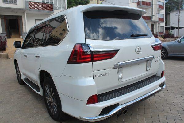 Lexus LX570 Brown Leather Sunroof 2016 20,000 Kms - Image 4