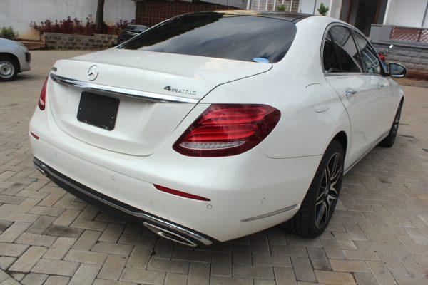 Mercedes E400 4 Matic Leather, Sunroof, 2017 65,000 Kms - Image 3