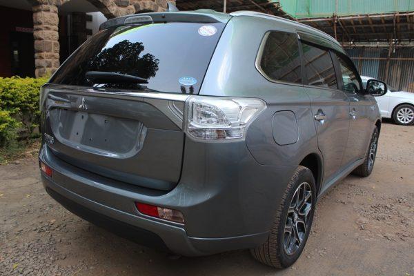 Mitsubishi Outlander PHEV 2015, 70,000 Kms - Image 3