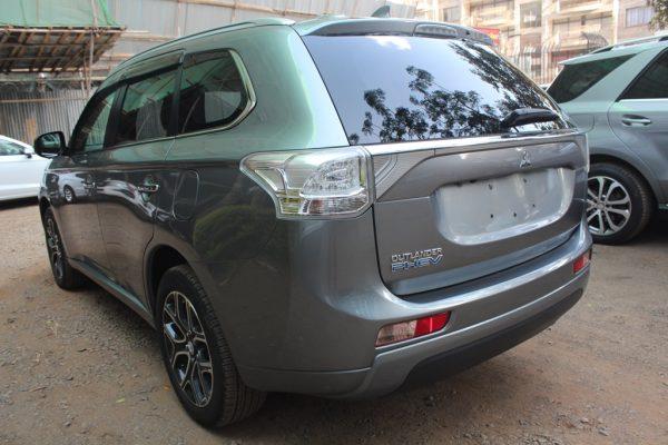 Mitsubishi Outlander PHEV 2015, 70,000 Kms - Image 4