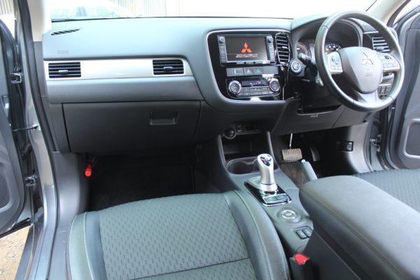 Mitsubishi Outlander PHEV 2015, 70,000 Kms - Image 5