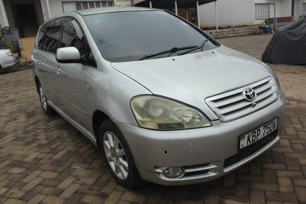 Toyota Ipsum Silver 2004