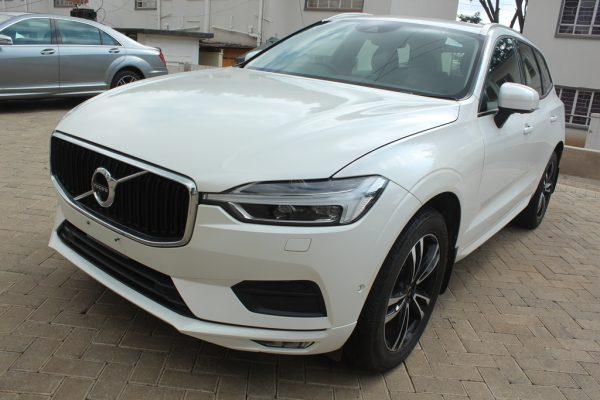 Volvo XC60 D4 AWD Geartronic Leather 2017 100,000 Kms - Image 2