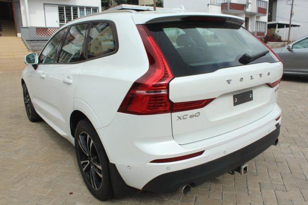 Volvo XC60 D4 AWD Geartronic Leather 2017 100,000 Kms - Image 4