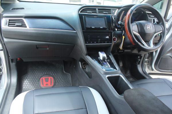 Honda Fit Shuttle hybrid 2015 Alloys 250,000 Kms - Image 5