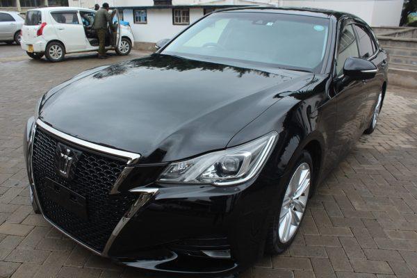 Toyota Crown Athlete S - T Sunroof 2017, 44,000 Kms - Image 2