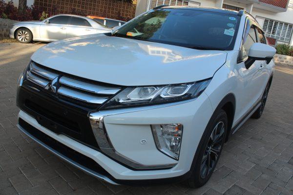 Mitsubishi Eclipse Cross SUV Alloys Sunroof 2018 30,000 Kms - Image 2