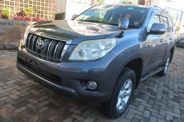 Toyota Landcruiser Prado TX Alloys 7 Seater, 2009, 200,000 Kms - Image 2