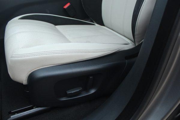 Range Rover Velar D300 SE 2017 Diesel Leather Sunroof 90,000 Kms - Image 14