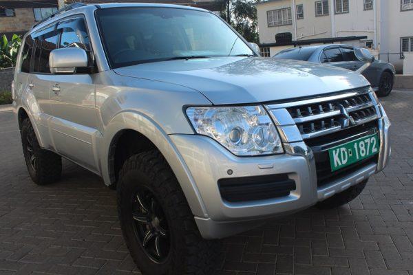 Mitsubishi Pajero Super Exceed 2019 (Final Edition) Diesel Leather Sunroof Lift kit 130,000 Kms