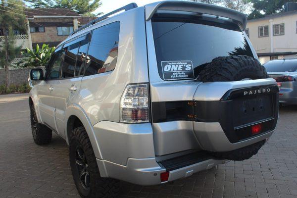 Mitsubishi Pajero Super Exceed 2019 (Final Edition) Diesel Leather Sunroof Lift kit 130,000 Kms - Image 4