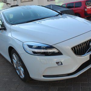 Volvo V40 T3 SE Hatchback Leather 2017 70,000 Kms